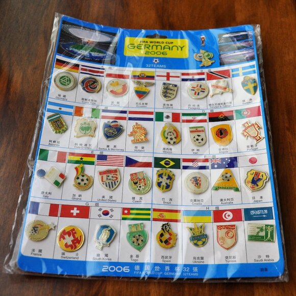 FULL SET 2006 FIFA WORLD CUP GERMANY Pin W/ Display Card + 32 teams Pins MINT - Picture 1 of 2